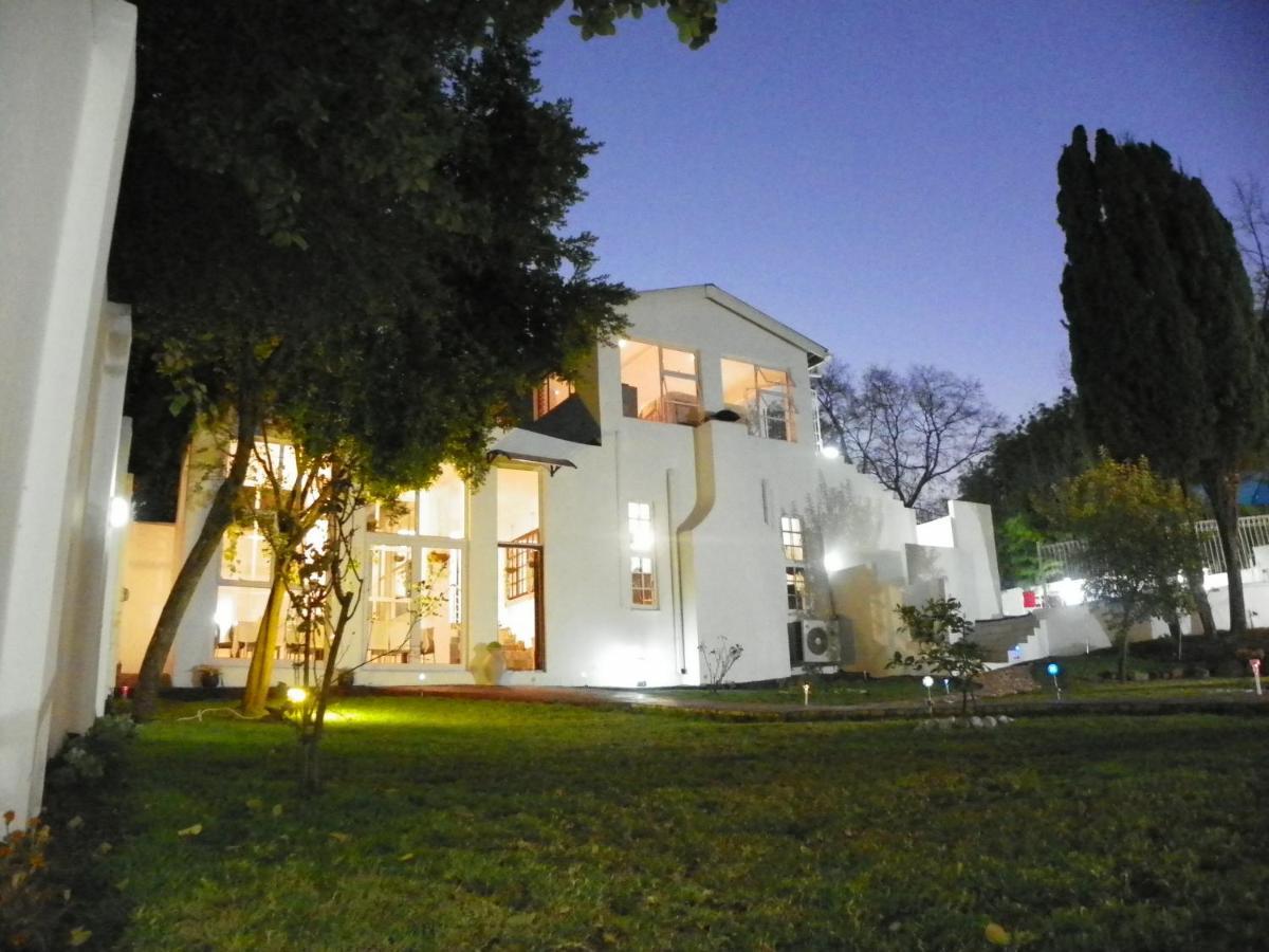 Muco Guest House โจฮันเนสเบิร์ก ภายนอก รูปภาพ