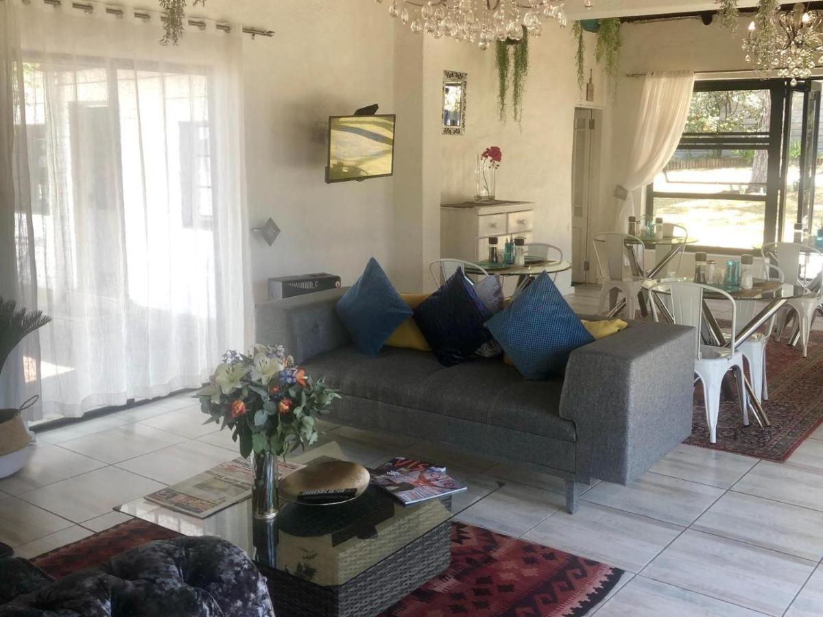 Muco Guest House โจฮันเนสเบิร์ก ภายนอก รูปภาพ