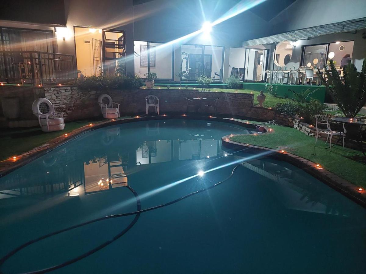 Muco Guest House โจฮันเนสเบิร์ก ภายนอก รูปภาพ