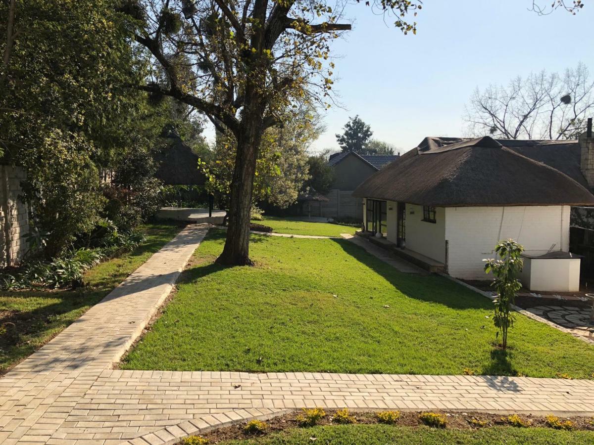 Muco Guest House โจฮันเนสเบิร์ก ภายนอก รูปภาพ